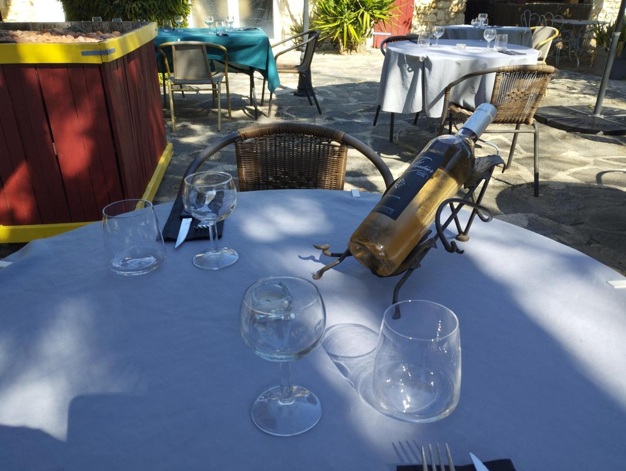 Logis Hotel Restaurant L'Esquielle Saint-Genies-de-Malgoires Exteriör bild