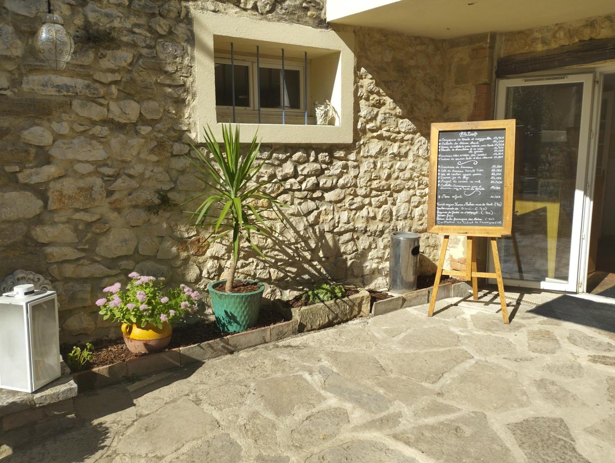 Logis Hotel Restaurant L'Esquielle Saint-Genies-de-Malgoires Exteriör bild