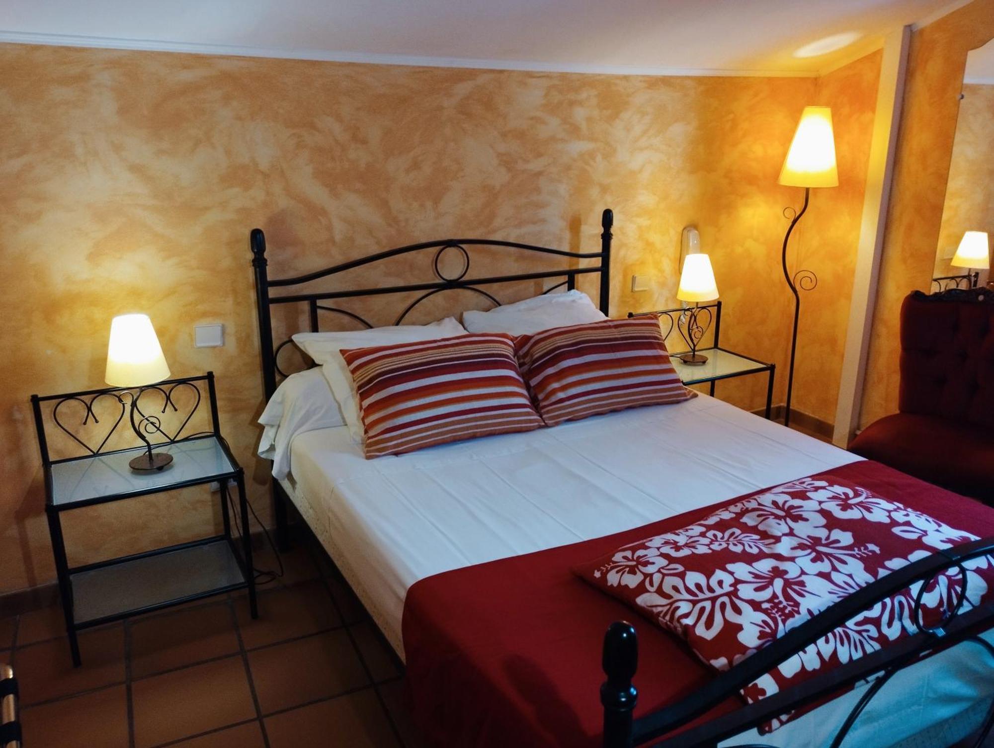 Logis Hotel Restaurant L'Esquielle Saint-Genies-de-Malgoires Exteriör bild